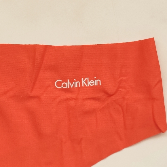 NWOT CALVIN KLEIN INVISIBLES THONG PANTY IN CHERRY TOMATO SIZE EXTRA LARGE - Picture 3 of 4